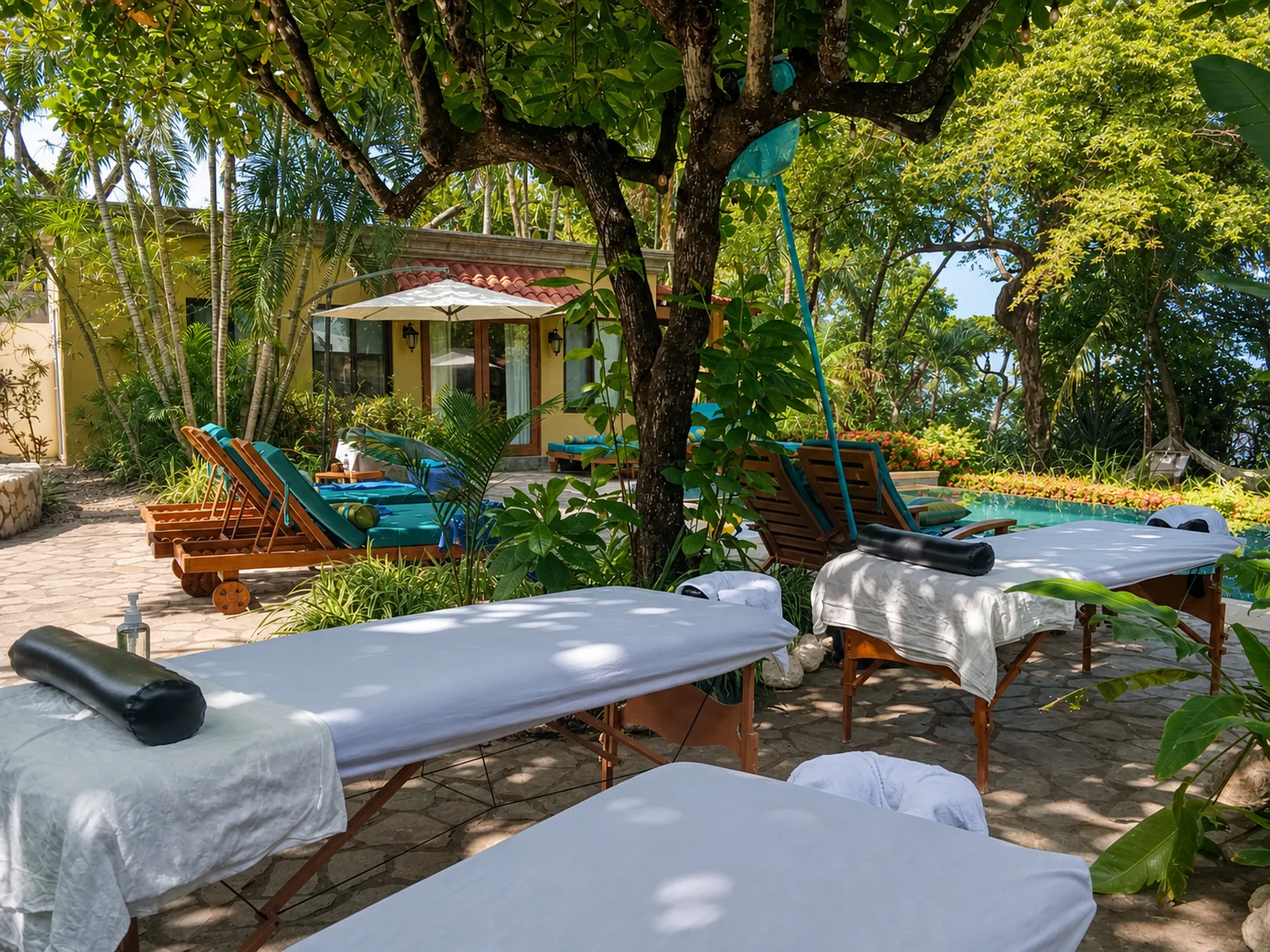 Experiencia de Spa a domicilio junto a una piscina en Tamarindo