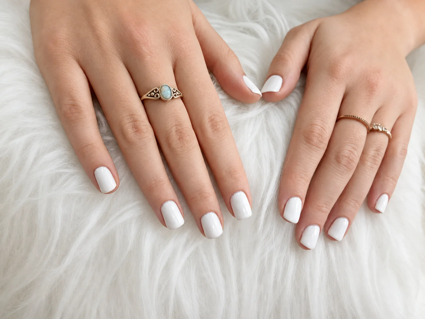 Manicure blanco clásico