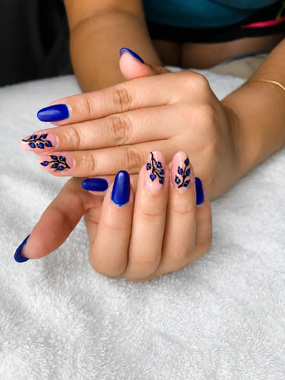 Blue manicure with a floral design