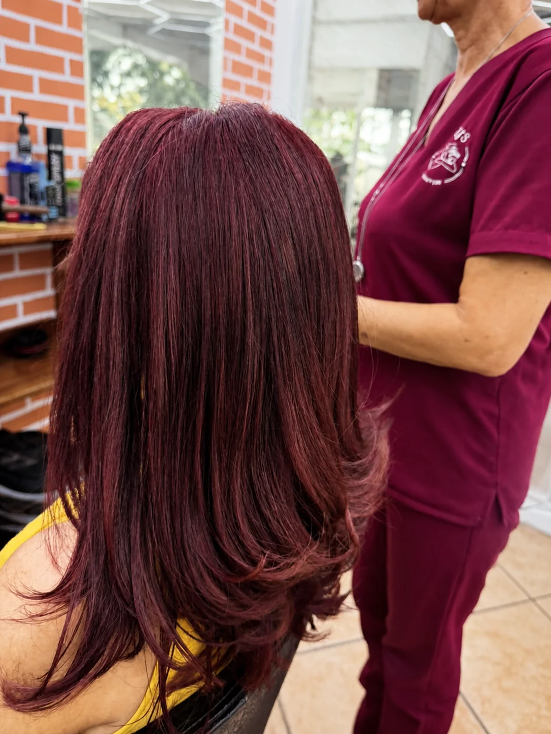 Coloración vino y corte en capas